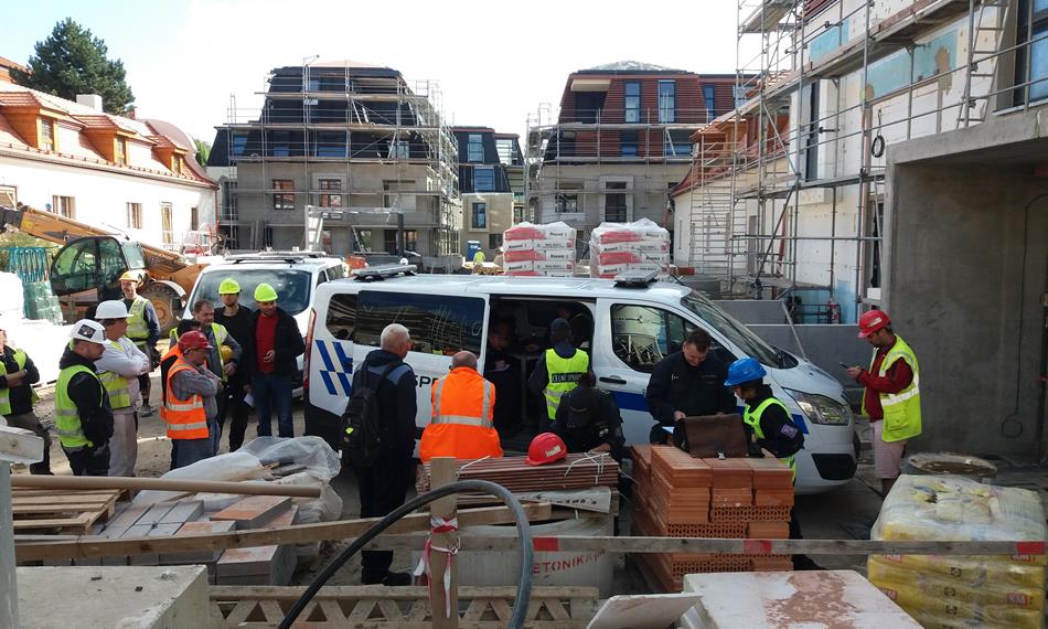 2019-9-19-1144TROJA 2.jpg